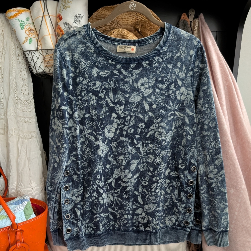Ruff Hewn Sweatshirt Size Medium